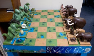 (Evolutionary Chess Set).